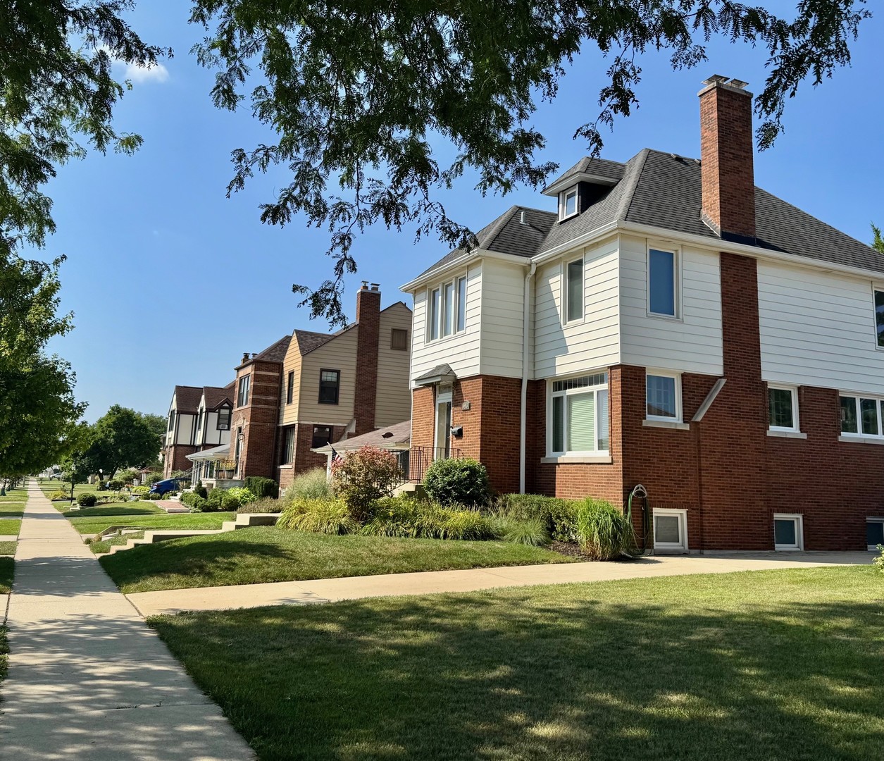 940 W Grant Drive, Des Plaines, IL 60016