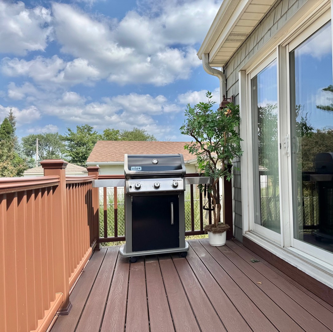 940 W Grant Drive, Des Plaines, IL 60016