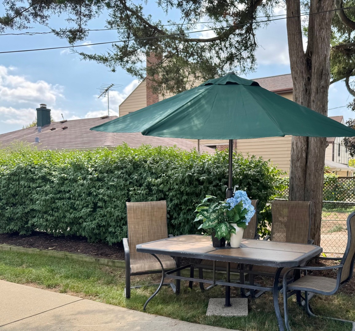 940 W Grant Drive, Des Plaines, IL 60016