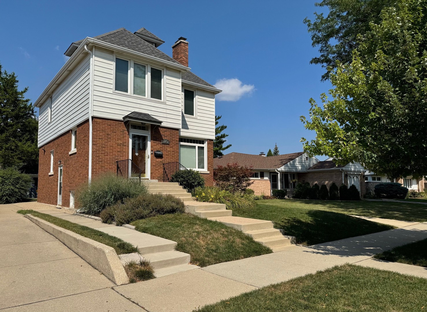 940 W Grant Drive, Des Plaines, IL 60016