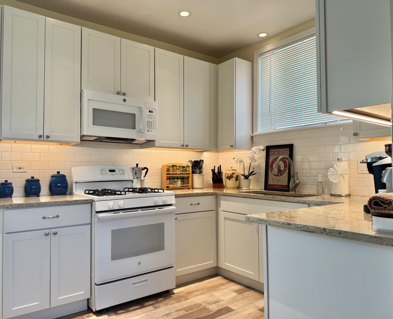 940 W Grant Drive, Des Plaines, IL 60016