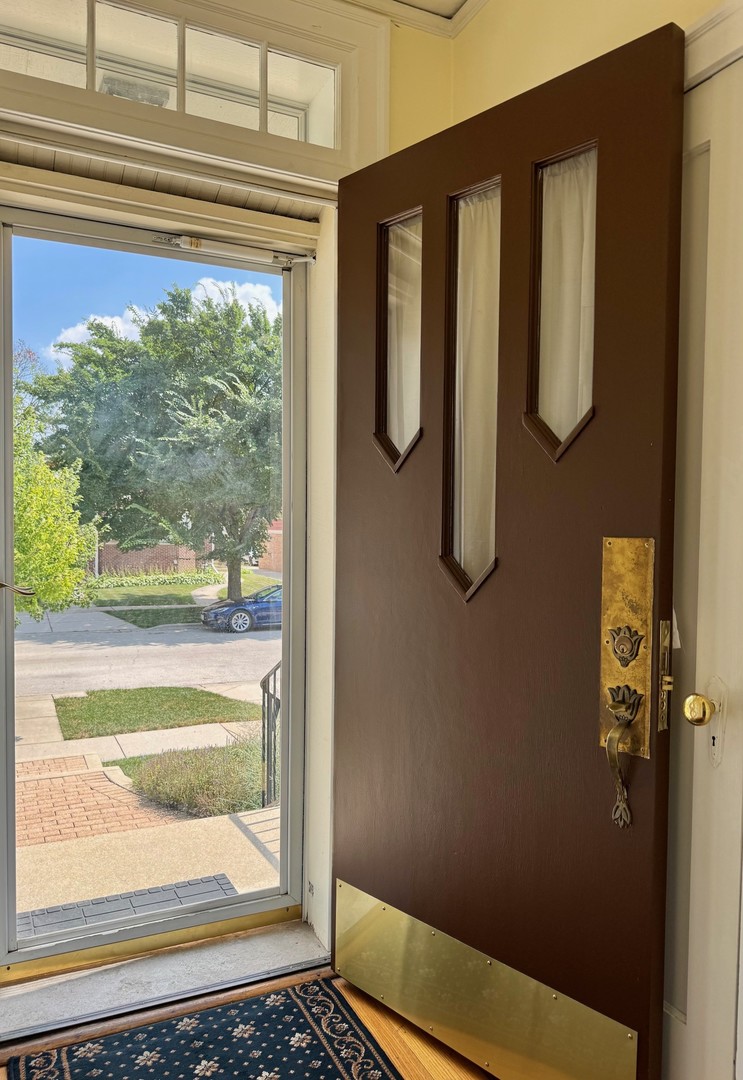 940 W Grant Drive, Des Plaines, IL 60016