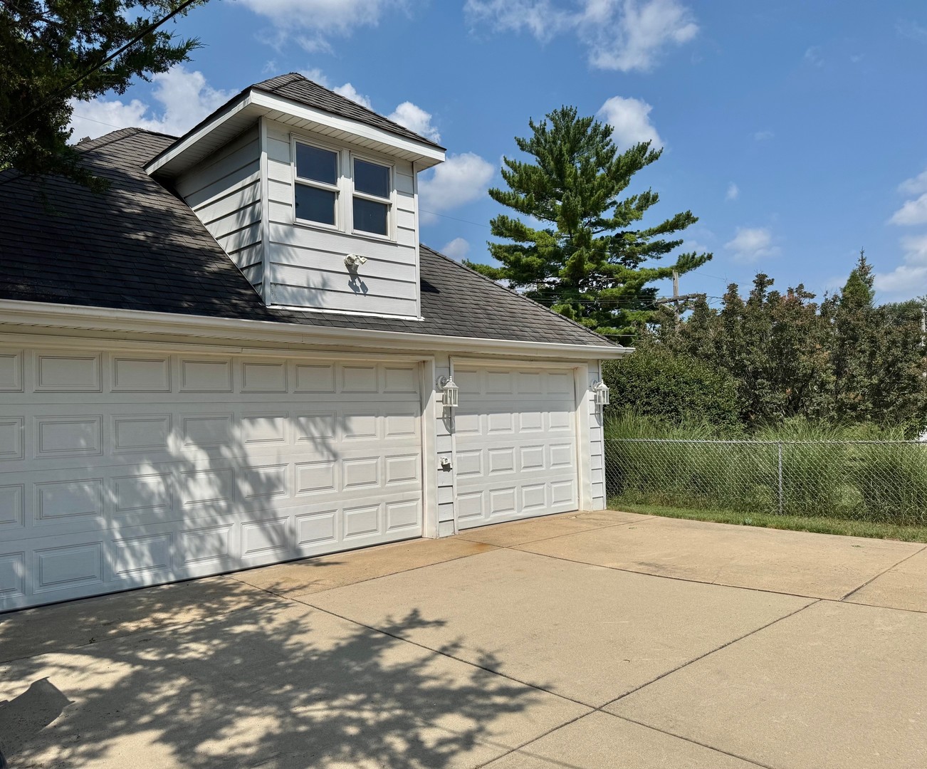 940 W Grant Drive, Des Plaines, IL 60016