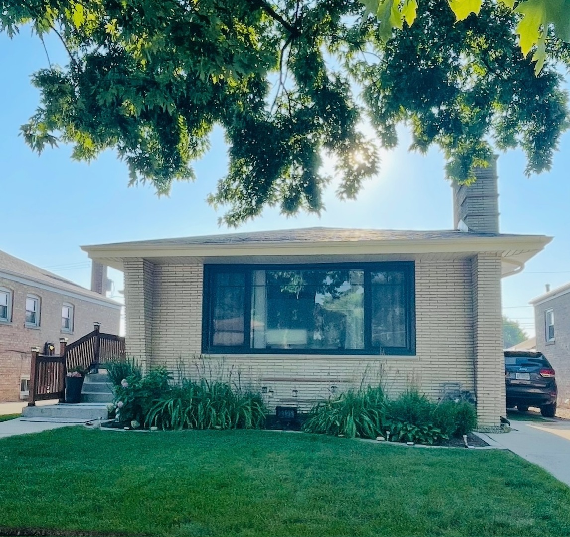 9321 S Avers Avenue, Evergreen Park, IL 60805