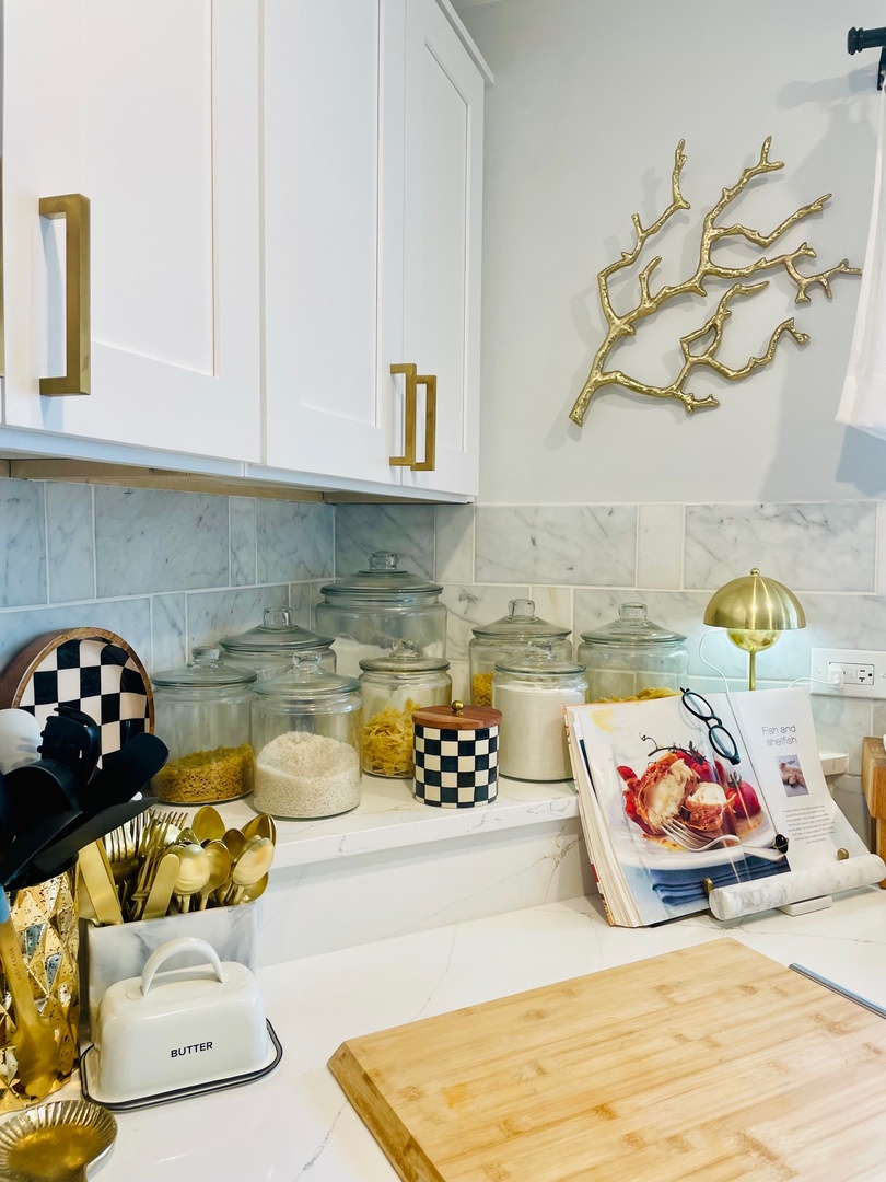 9321 S Avers Avenue, Evergreen Park, IL 60805