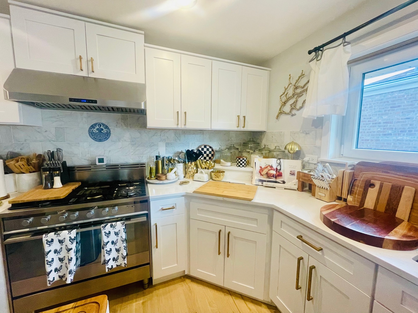 9321 S Avers Avenue, Evergreen Park, IL 60805