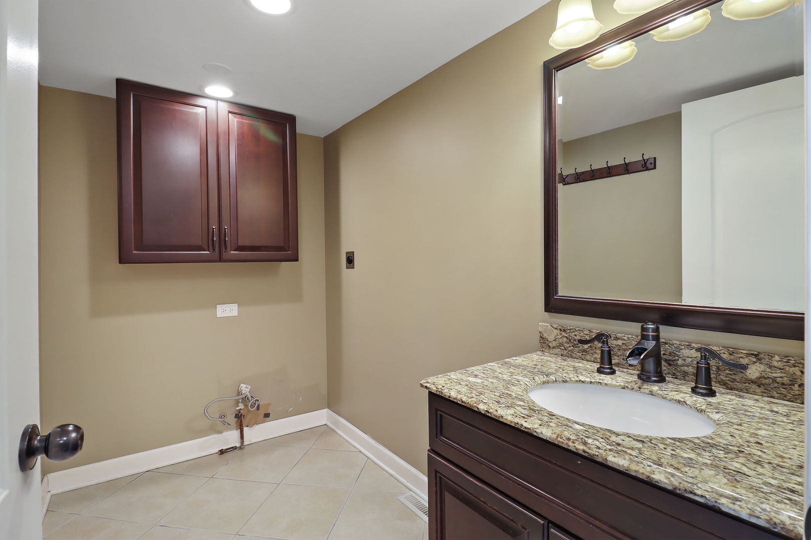 1039 S Pleasant Hill Gate, Waukegan, IL 60085