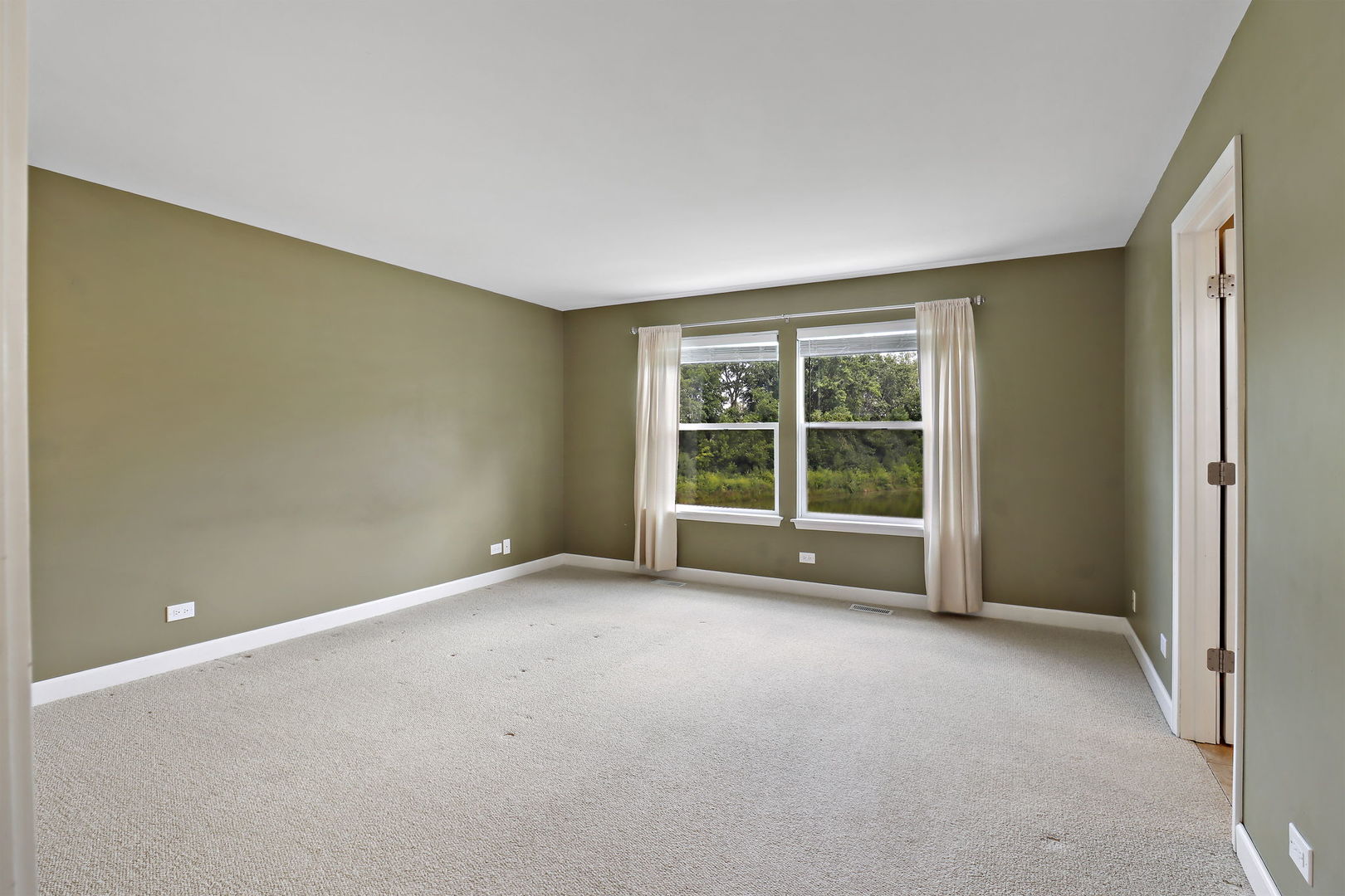 1039 S Pleasant Hill Gate, Waukegan, IL 60085