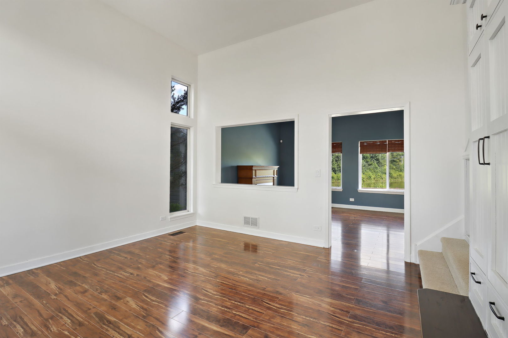 1039 S Pleasant Hill Gate, Waukegan, IL 60085
