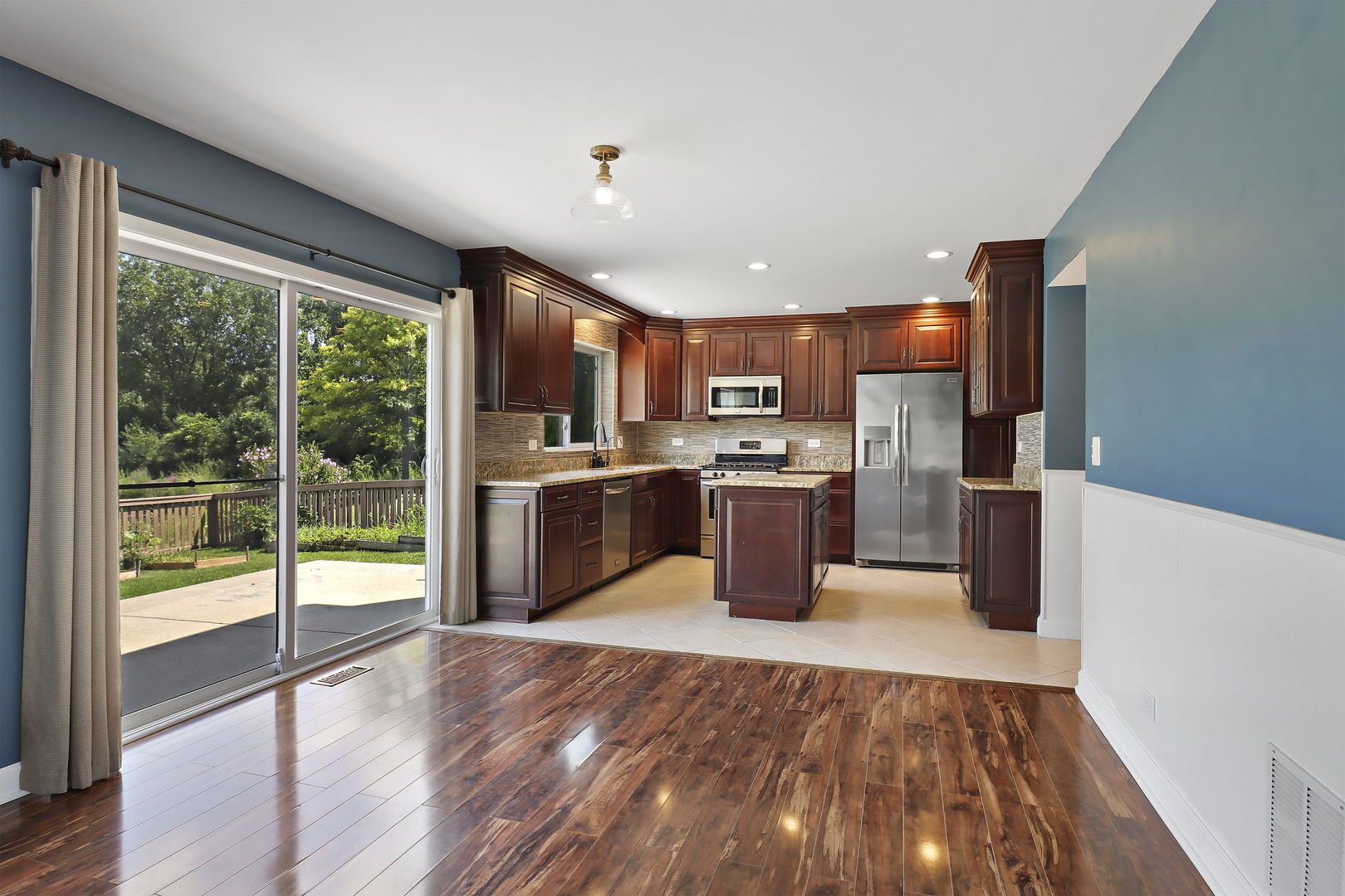 1039 S Pleasant Hill Gate, Waukegan, IL 60085