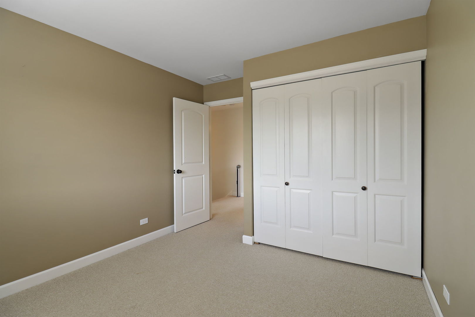 1039 S Pleasant Hill Gate, Waukegan, IL 60085