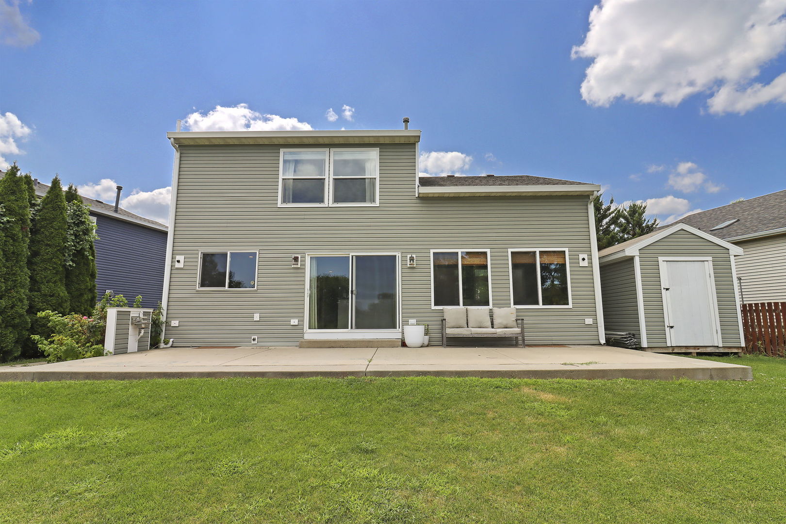 1039 S Pleasant Hill Gate, Waukegan, IL 60085