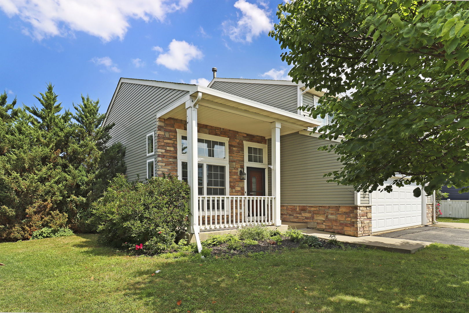 1039 S Pleasant Hill Gate, Waukegan, IL 60085
