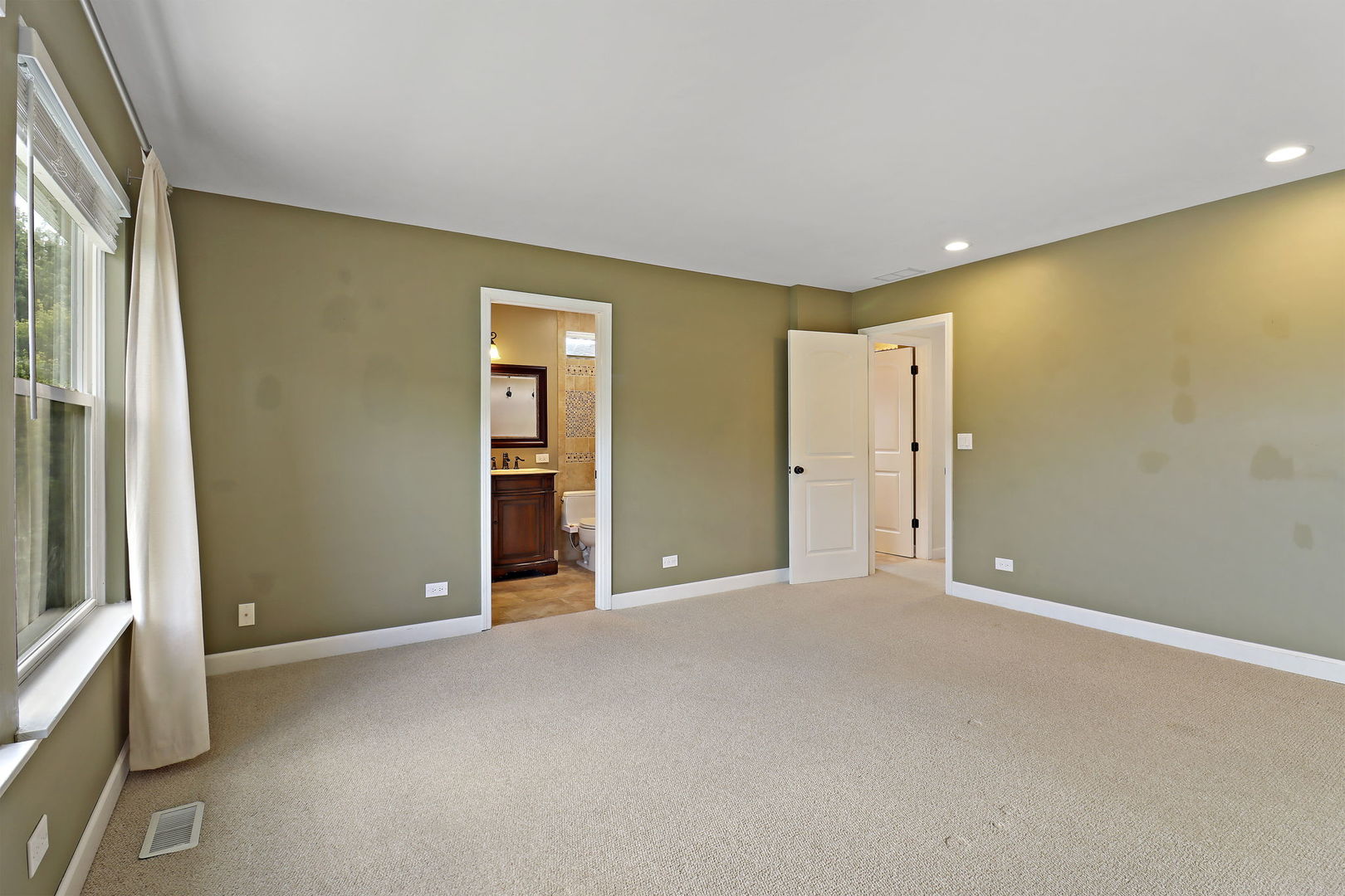 1039 S Pleasant Hill Gate, Waukegan, IL 60085