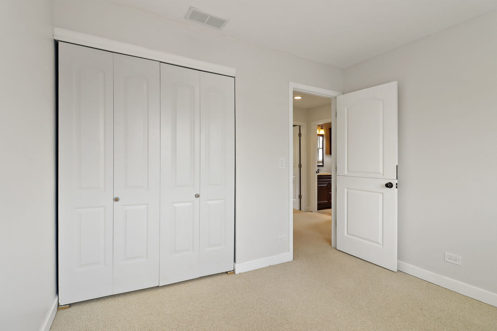 1039 S Pleasant Hill Gate, Waukegan, IL 60085