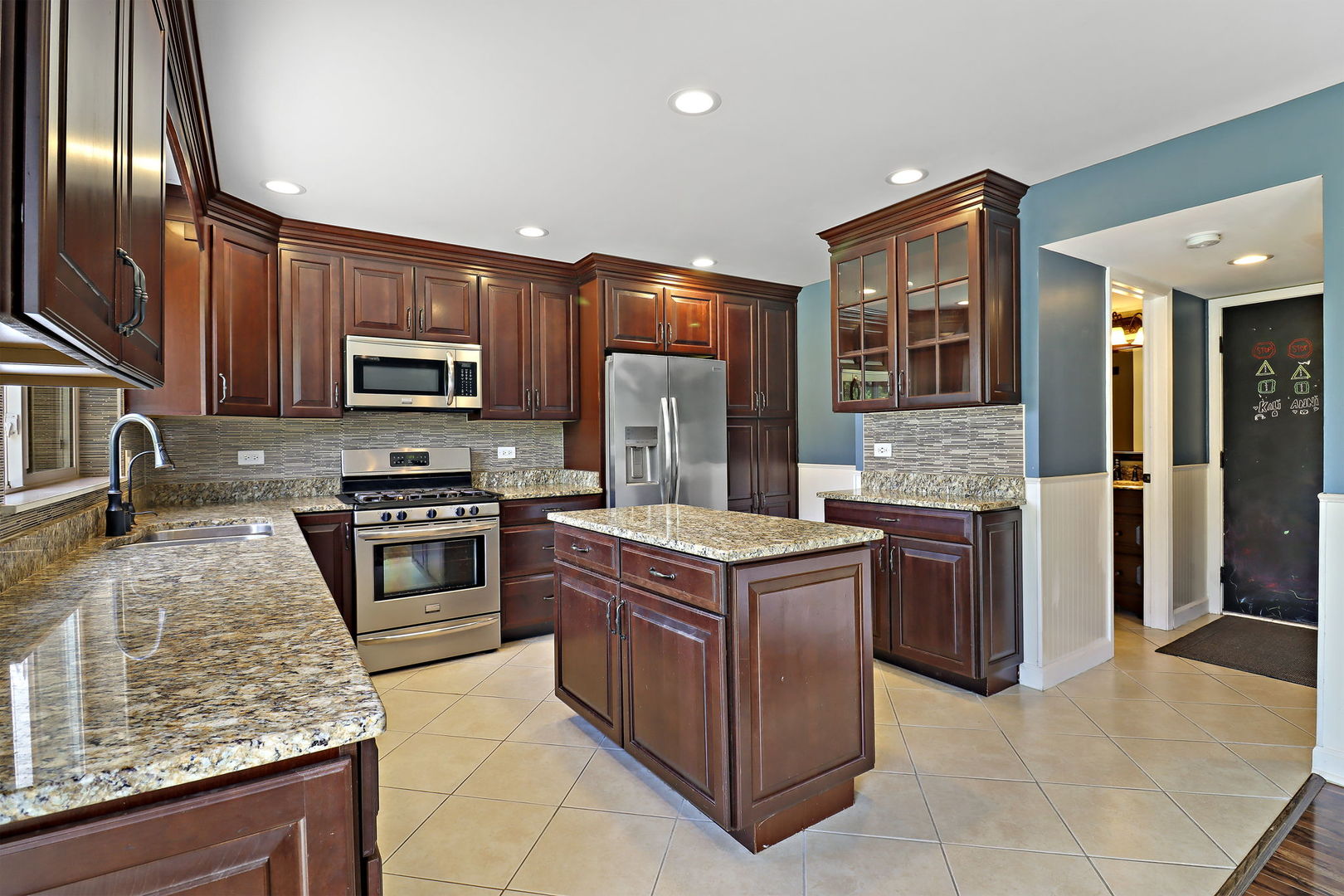 1039 S Pleasant Hill Gate, Waukegan, IL 60085