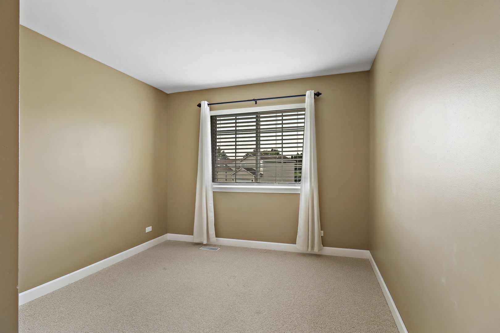 1039 S Pleasant Hill Gate, Waukegan, IL 60085