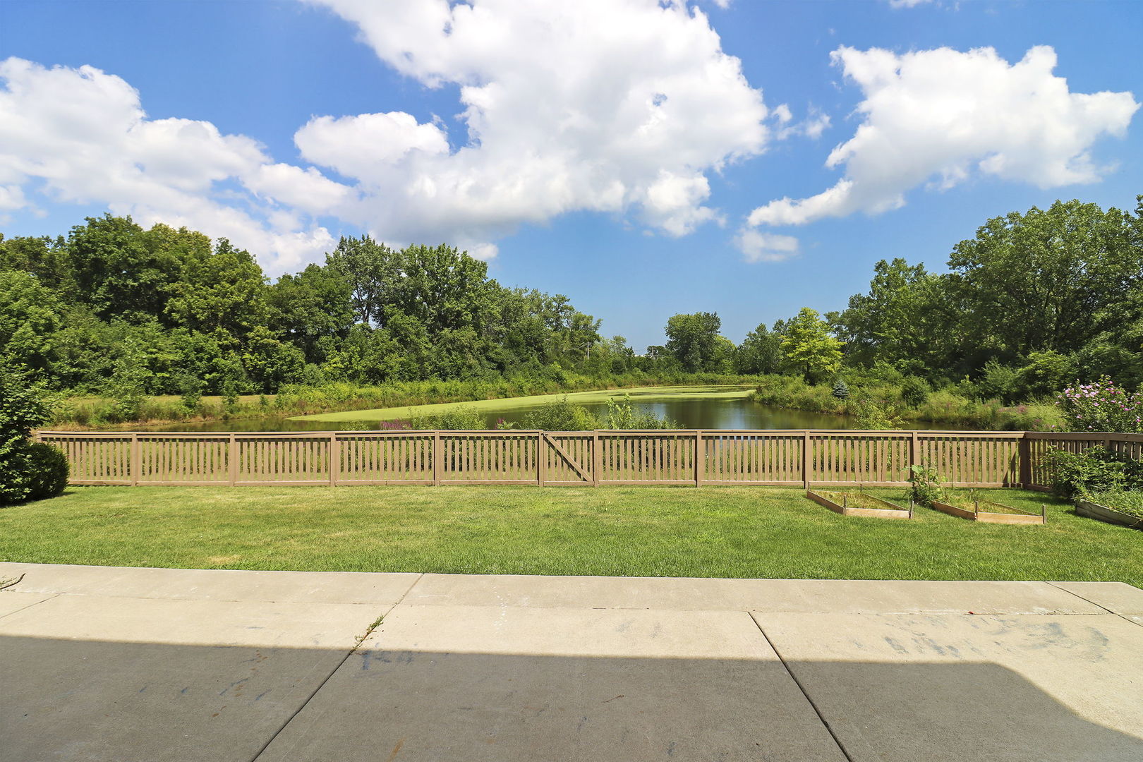 1039 S Pleasant Hill Gate, Waukegan, IL 60085