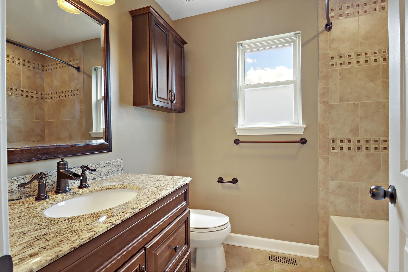 1039 S Pleasant Hill Gate, Waukegan, IL 60085