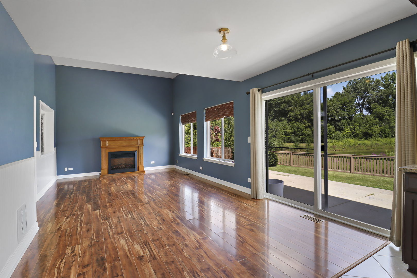 1039 S Pleasant Hill Gate, Waukegan, IL 60085