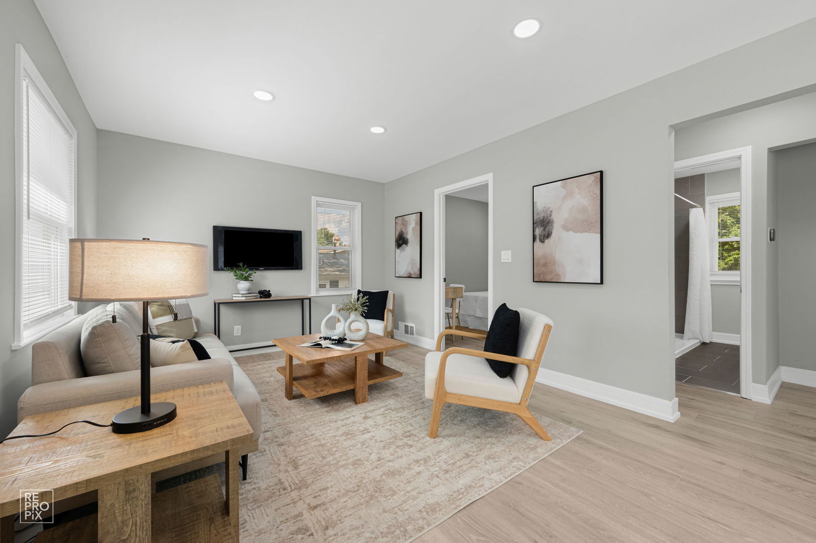157 N EMERALD Avenue, Mundelein, IL 60060