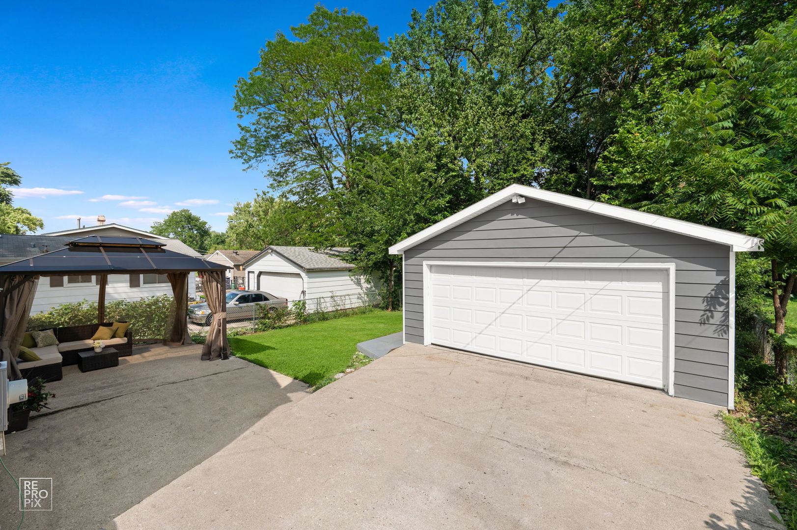 157 N EMERALD Avenue, Mundelein, IL 60060