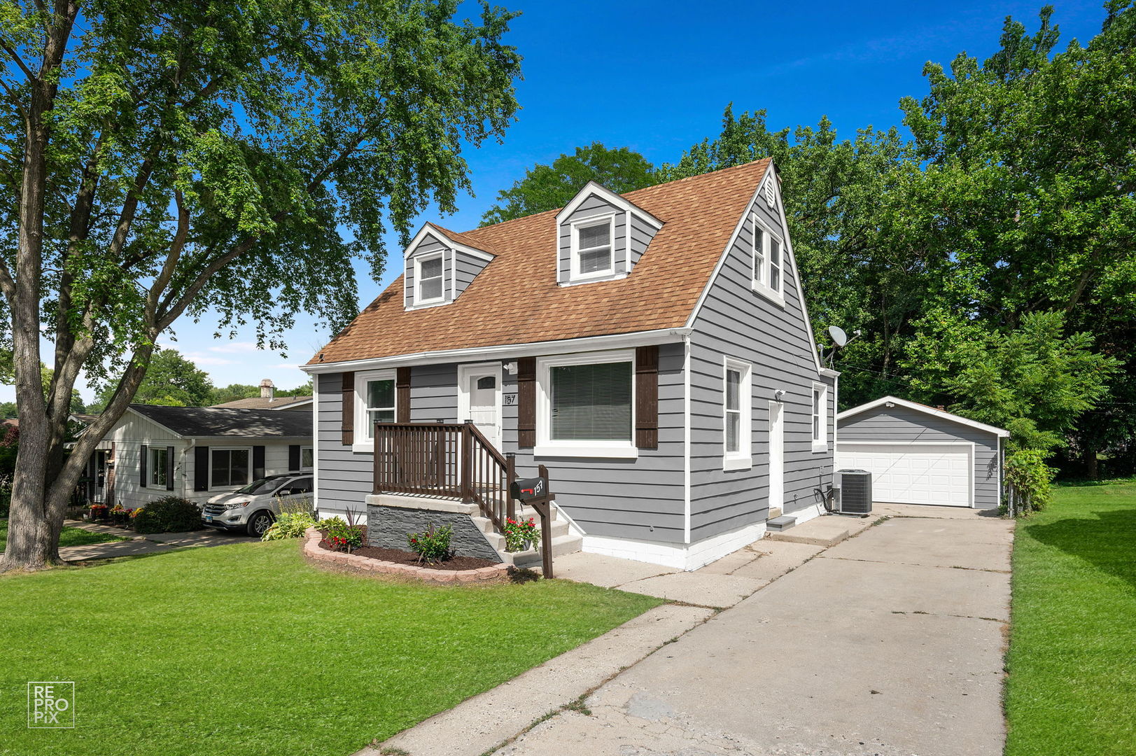 157 N EMERALD Avenue, Mundelein, IL 60060