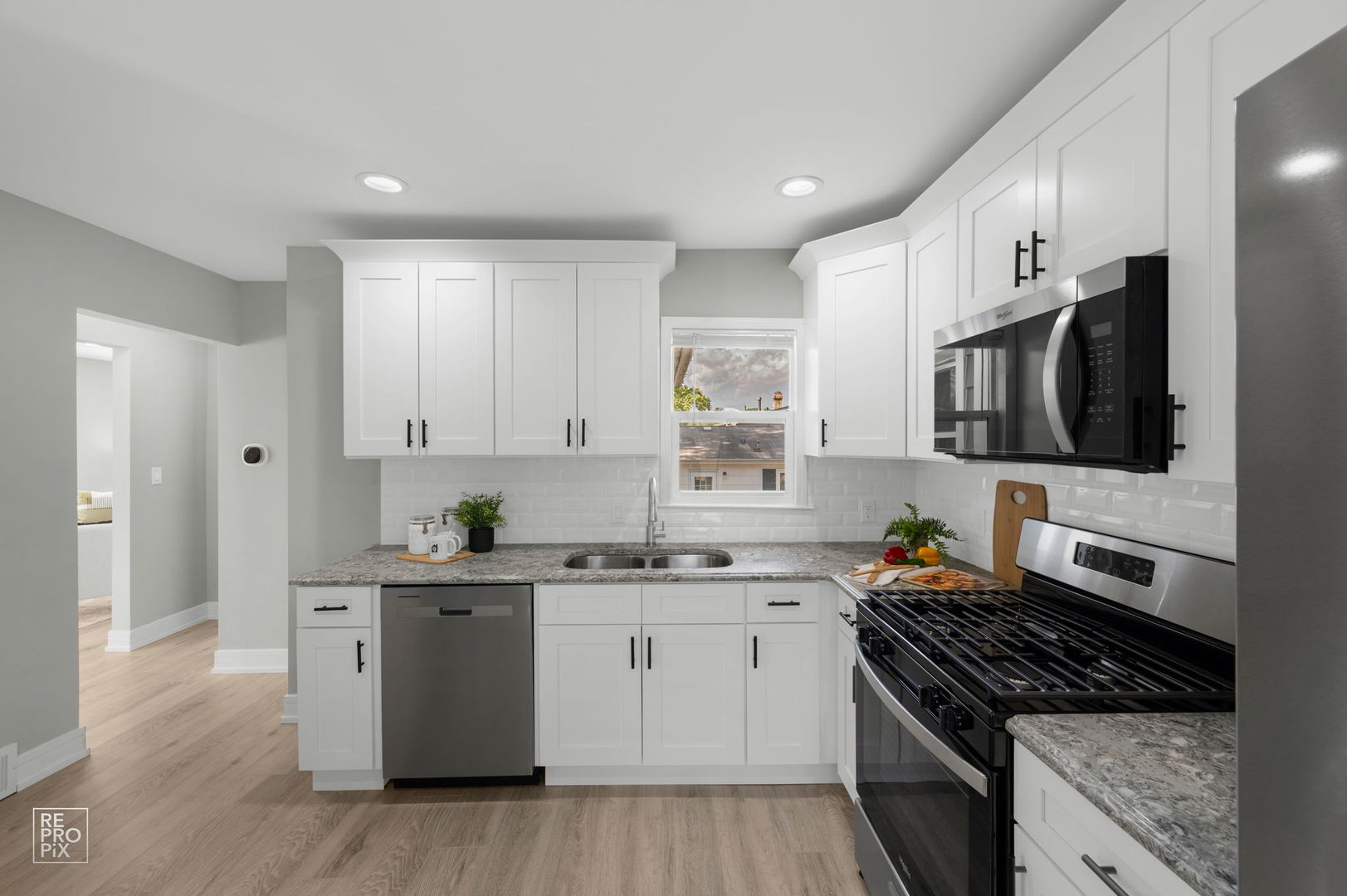 157 N EMERALD Avenue, Mundelein, IL 60060