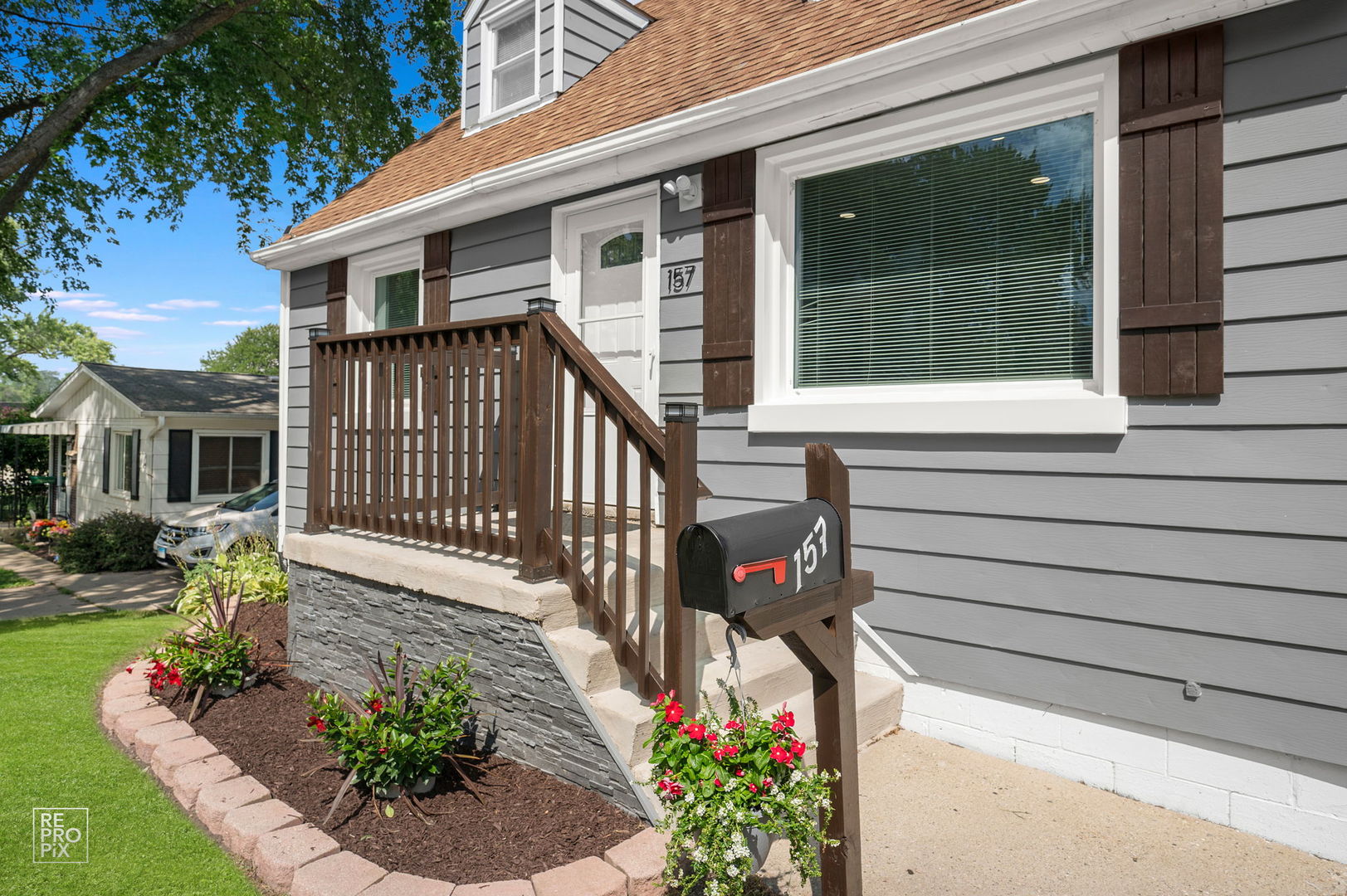 157 N EMERALD Avenue, Mundelein, IL 60060