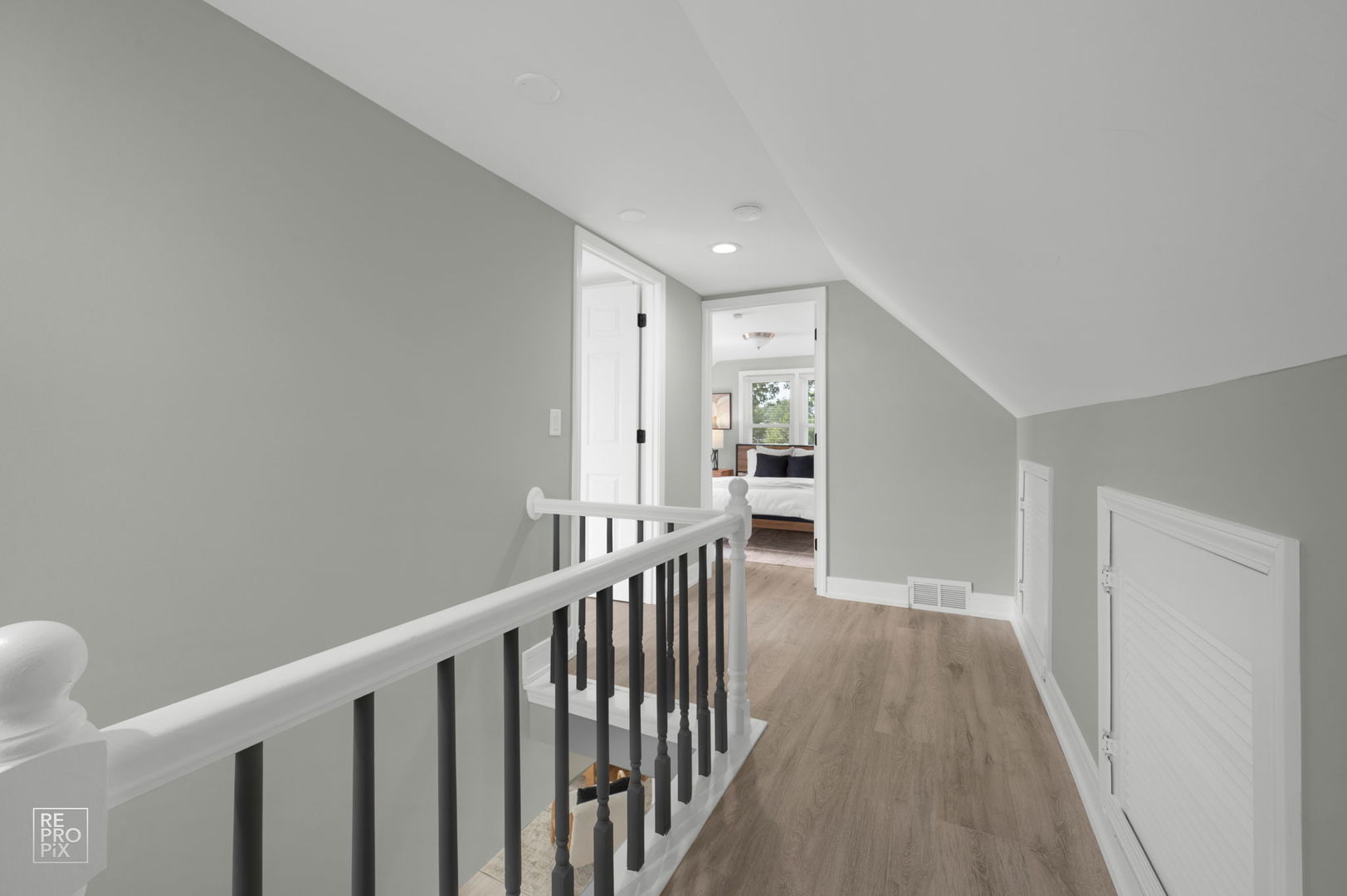 157 N EMERALD Avenue, Mundelein, IL 60060