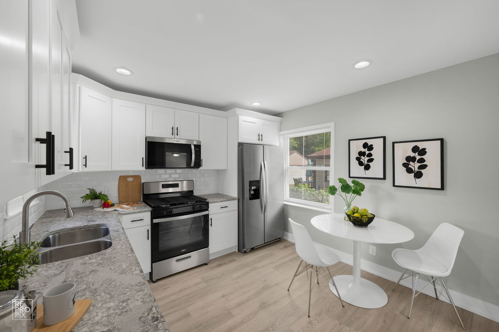 157 N EMERALD Avenue, Mundelein, IL 60060