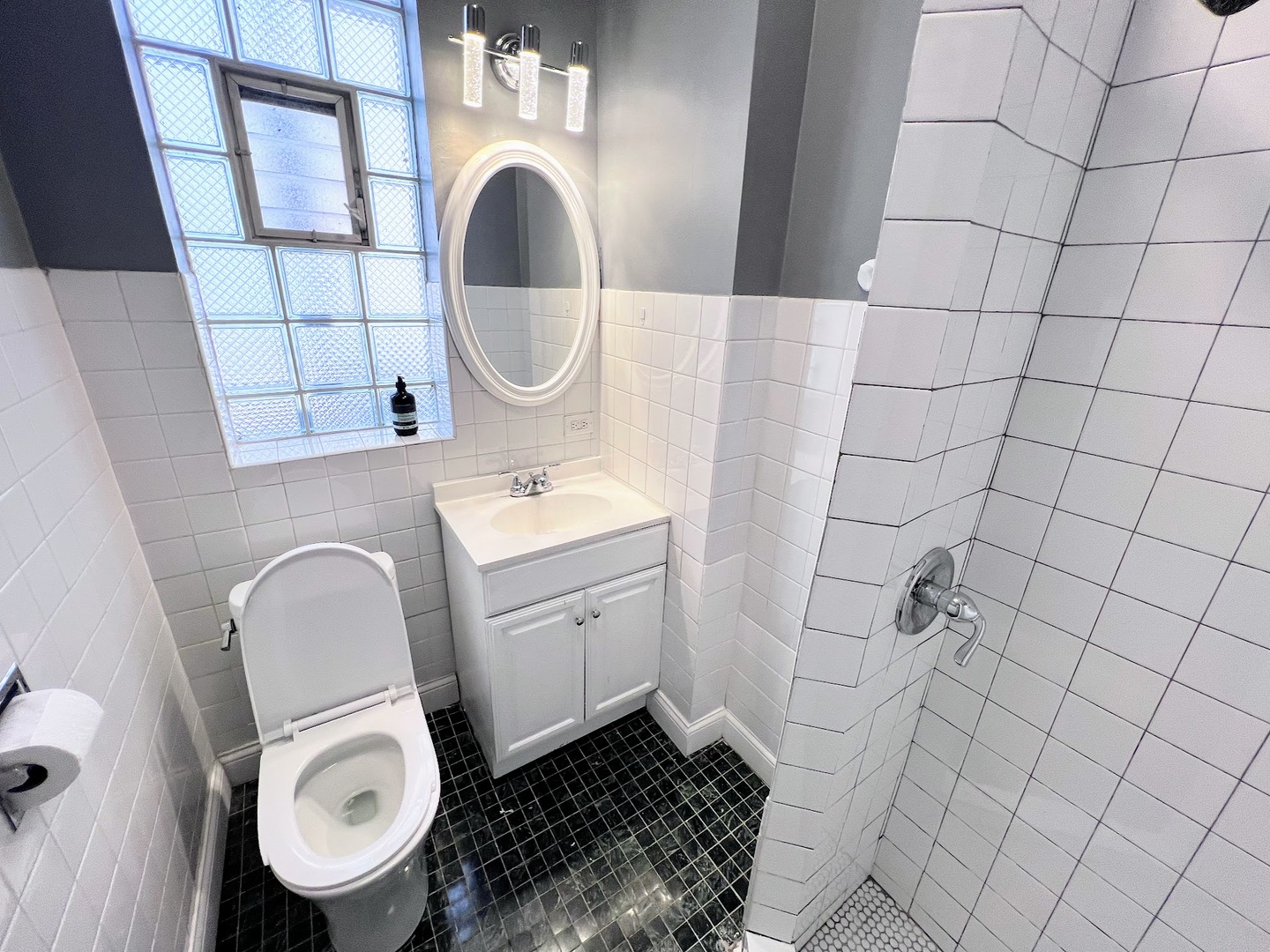 2062 N Damen Avenue #2, Chicago, IL 60647