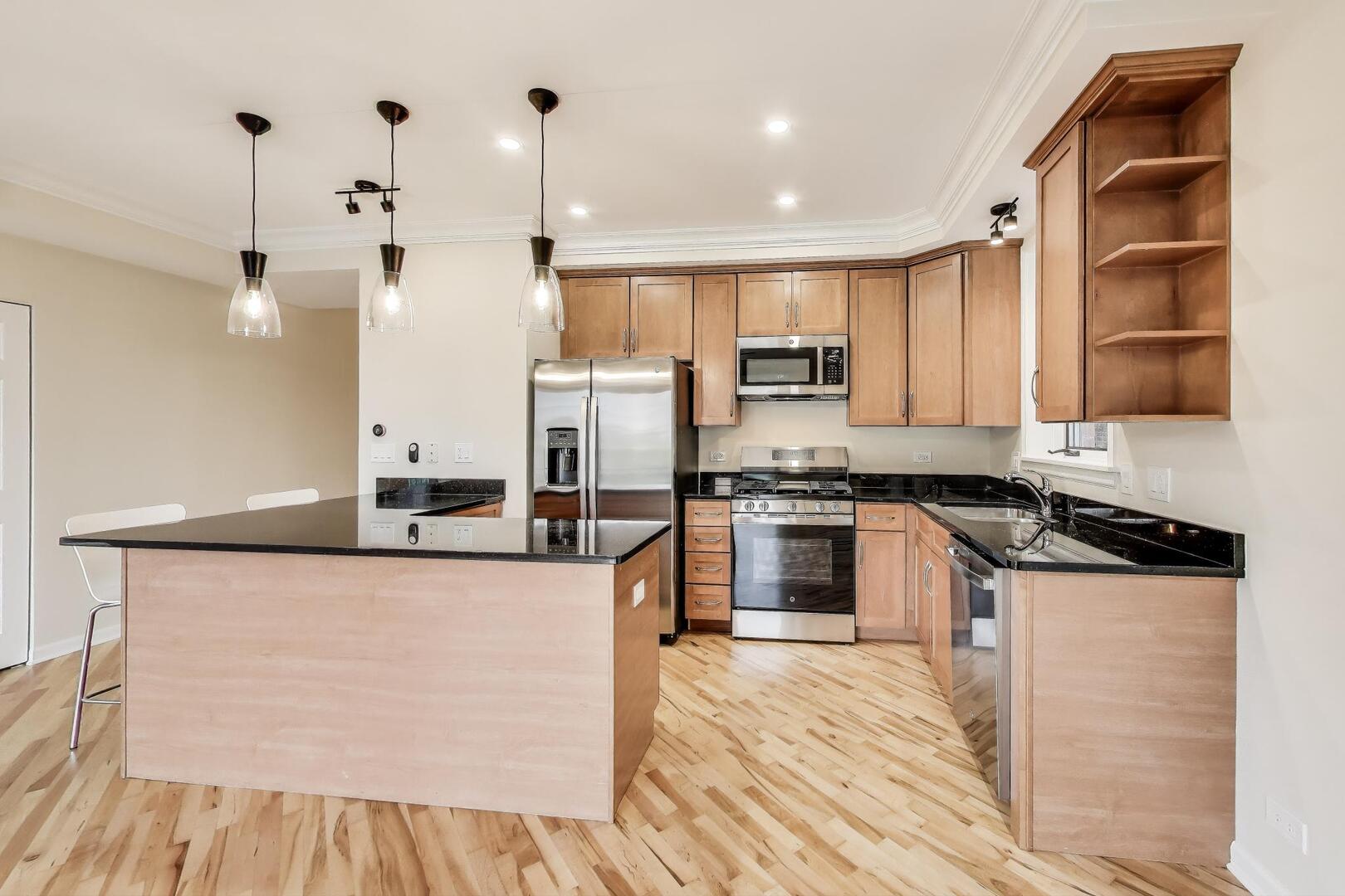815 N Marshfield Avenue #301, Chicago, IL 60622