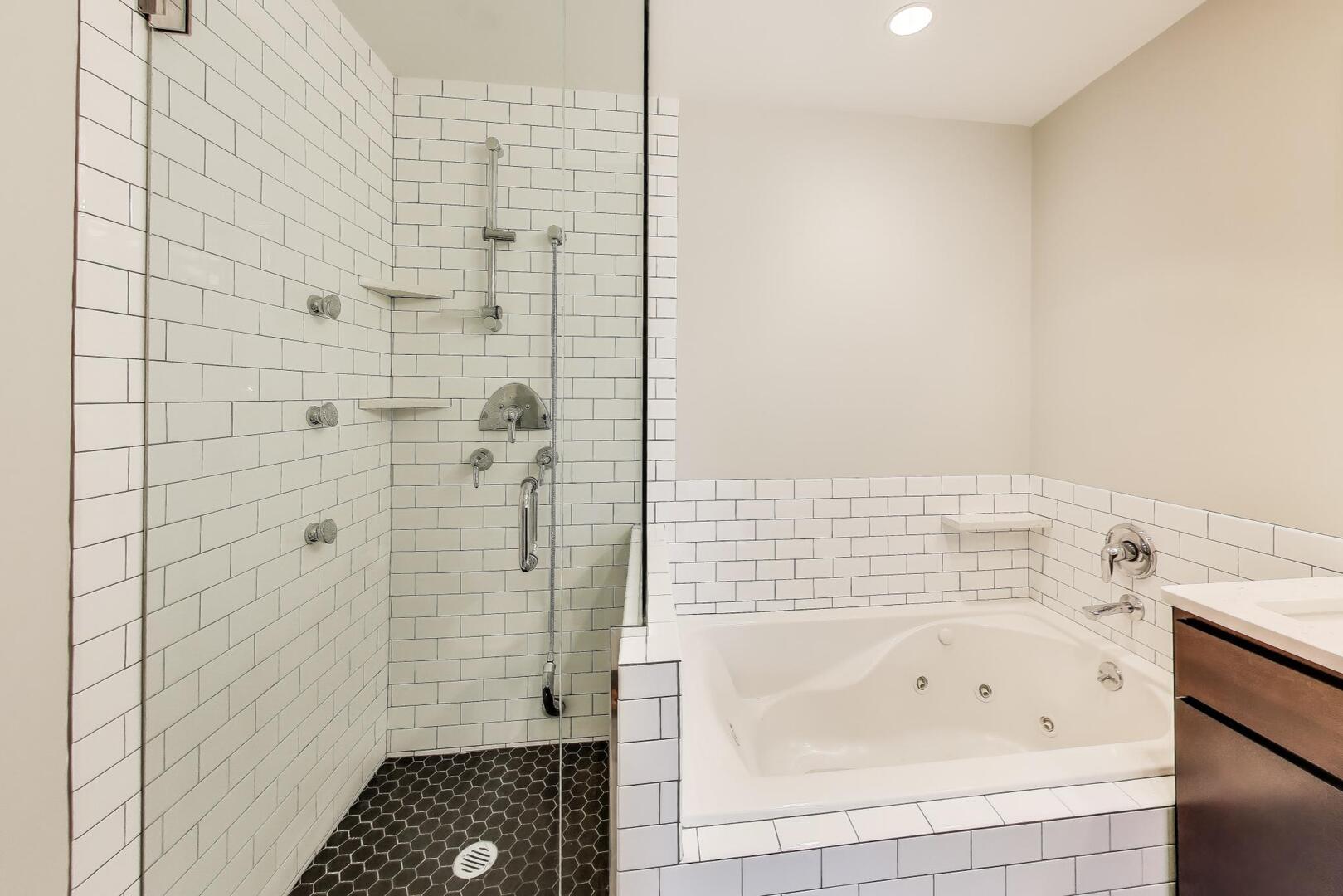 815 N Marshfield Avenue #301, Chicago, IL 60622