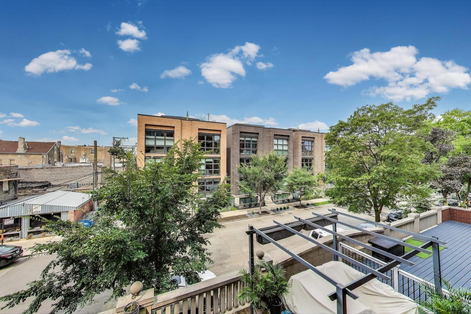 815 N Marshfield Avenue #301, Chicago, IL 60622