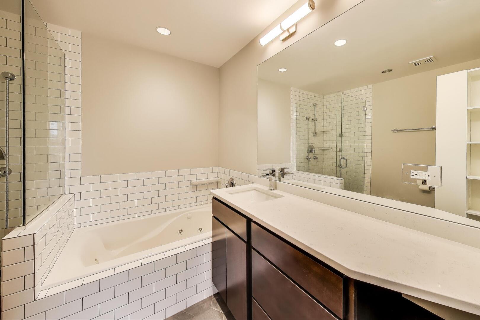 815 N Marshfield Avenue #301, Chicago, IL 60622