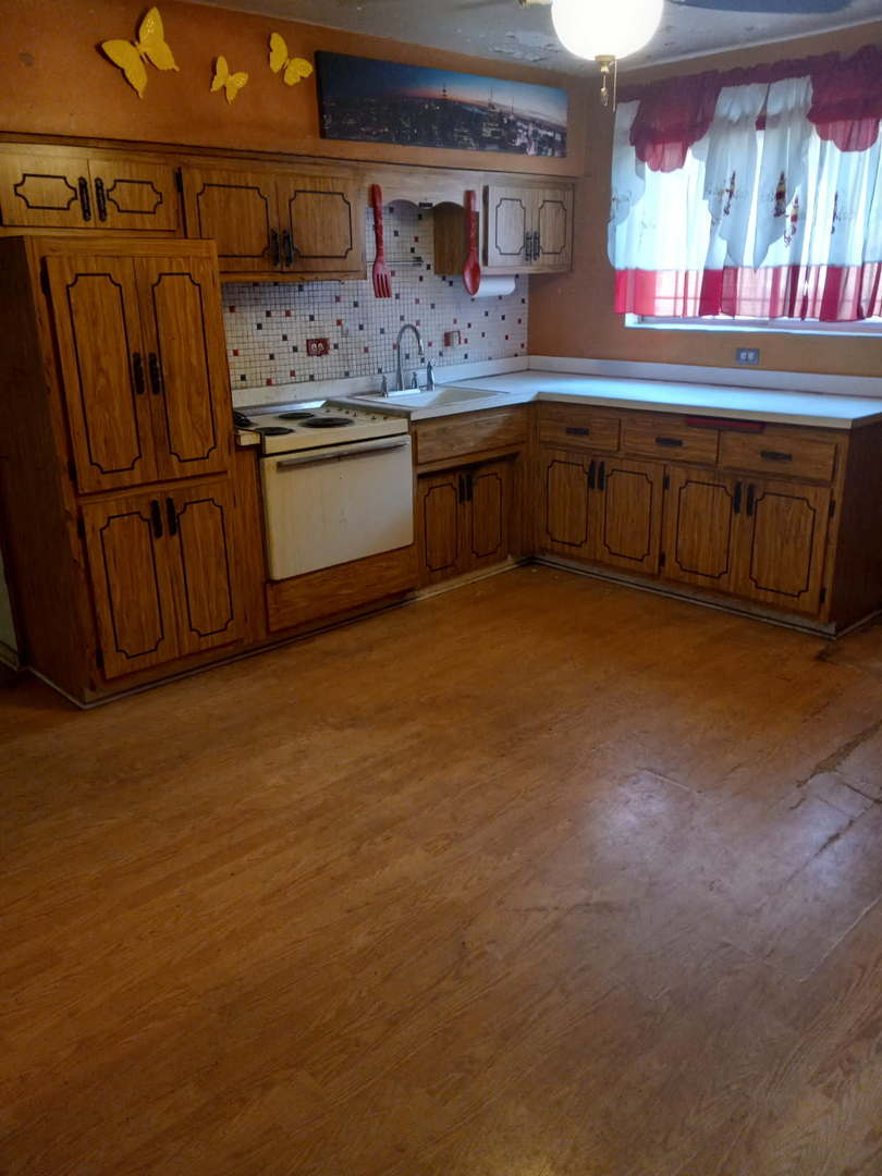 9556 S Colfax Avenue, Chicago, IL 60617