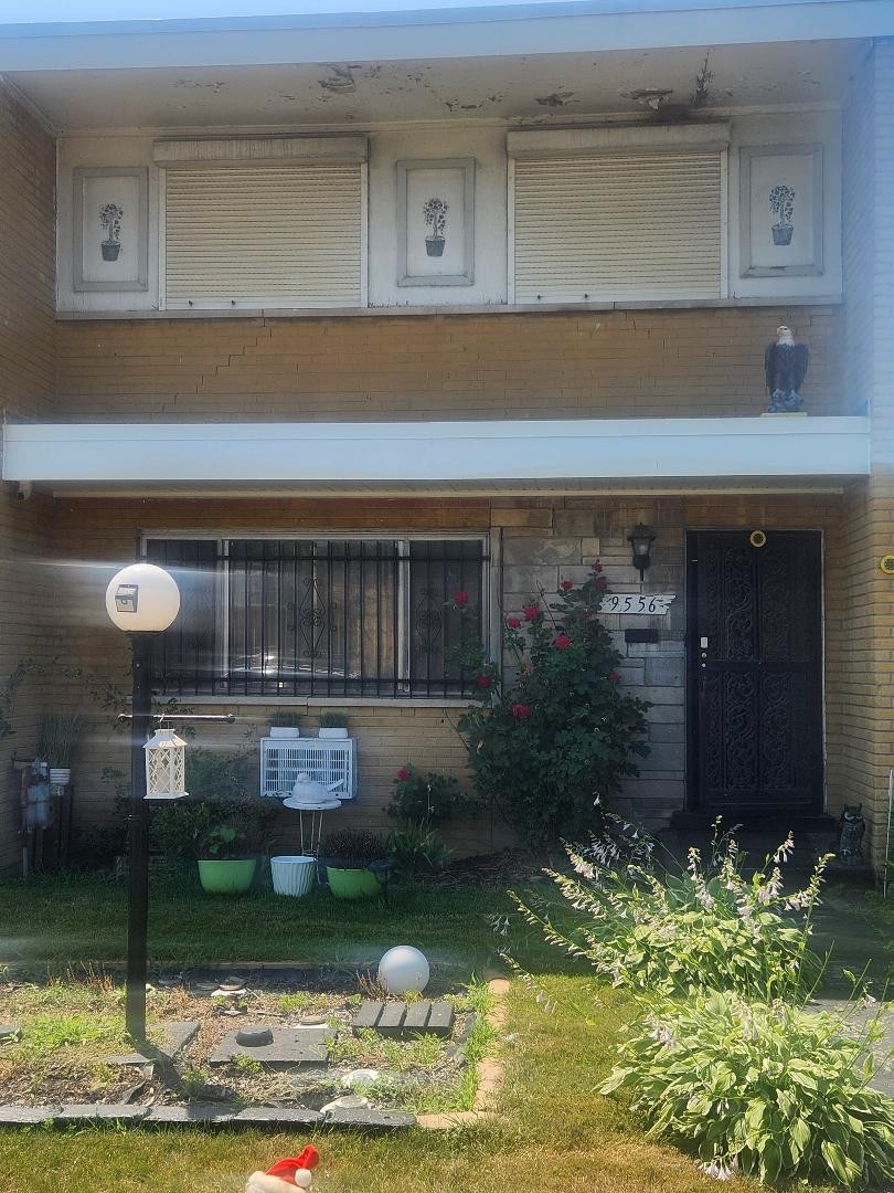 9556 S Colfax Avenue, Chicago, IL 60617
