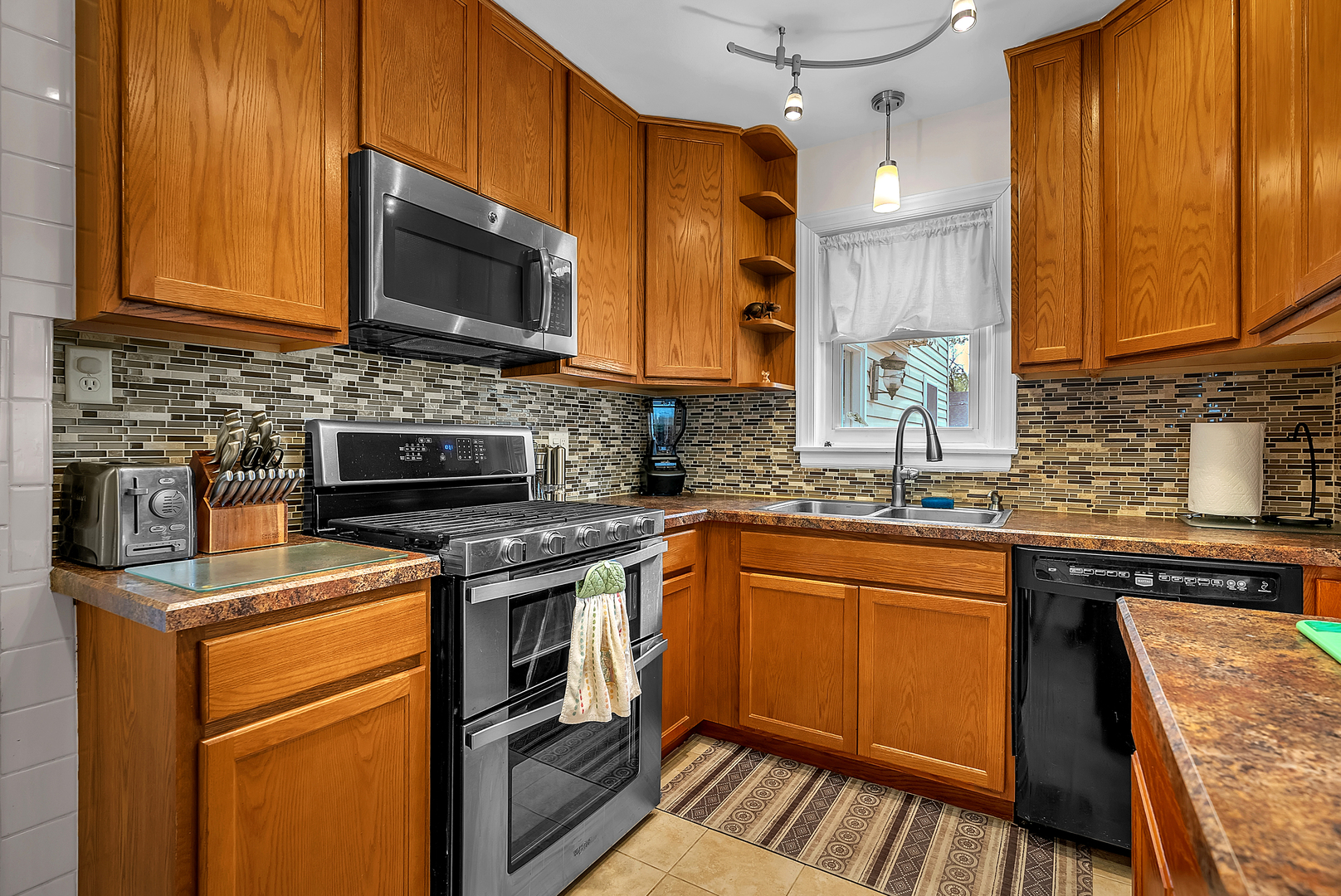 17803 Escanaba Avenue, Lansing, IL 60438