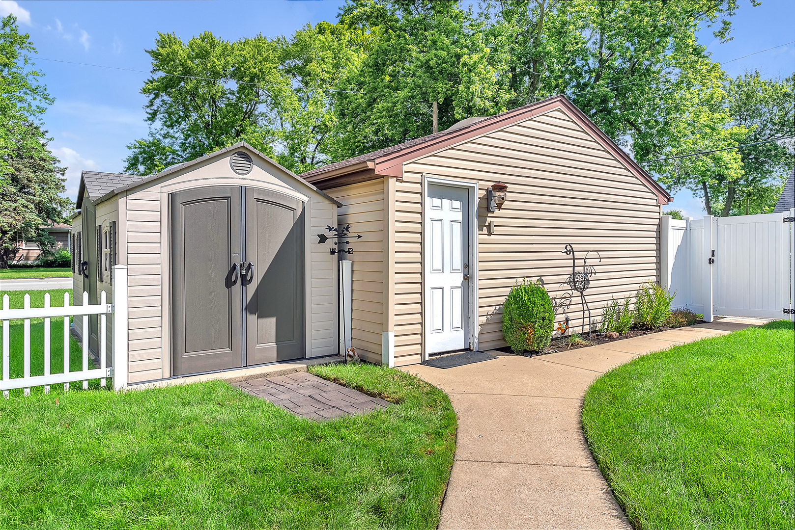 17803 Escanaba Avenue, Lansing, IL 60438