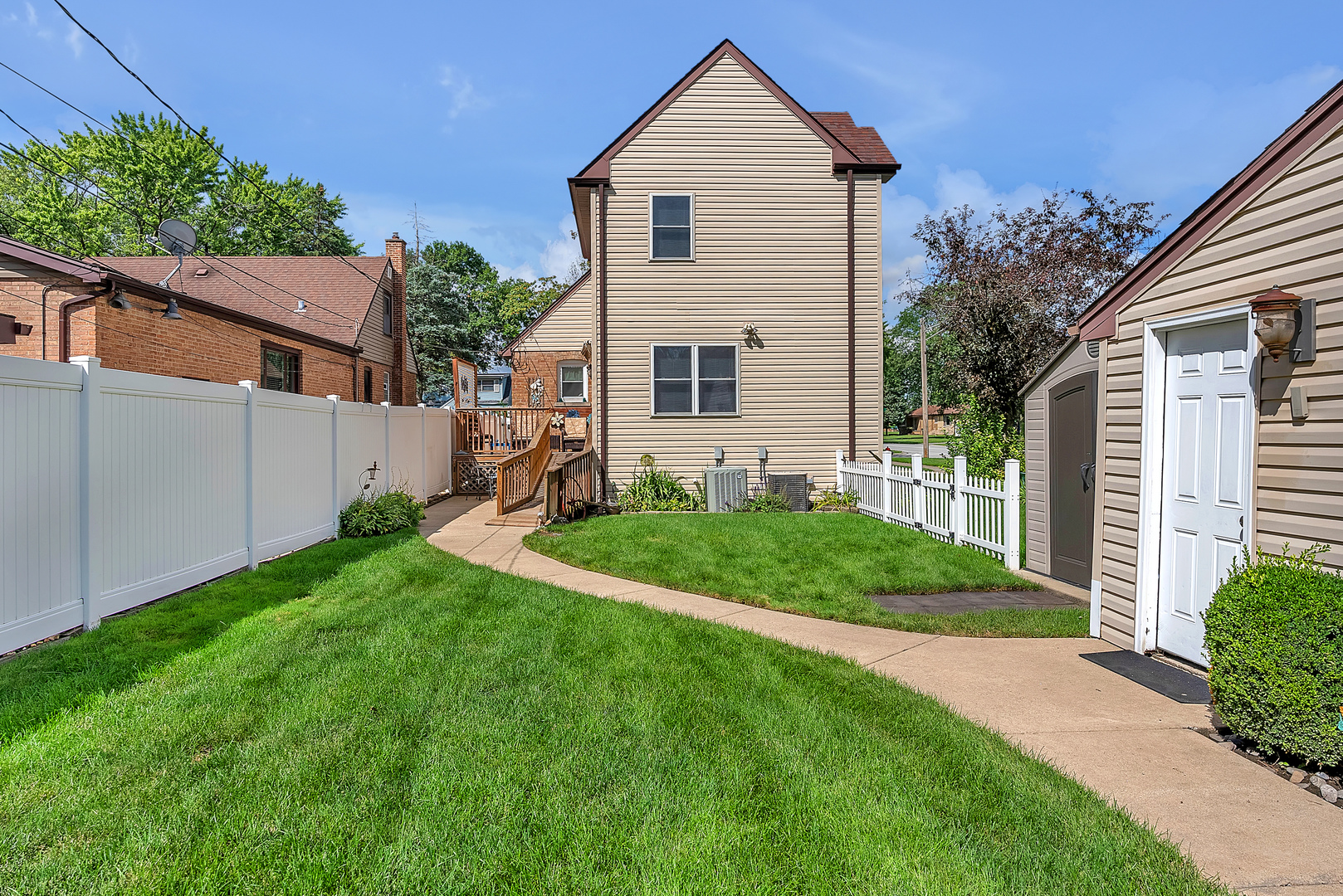 17803 Escanaba Avenue, Lansing, IL 60438