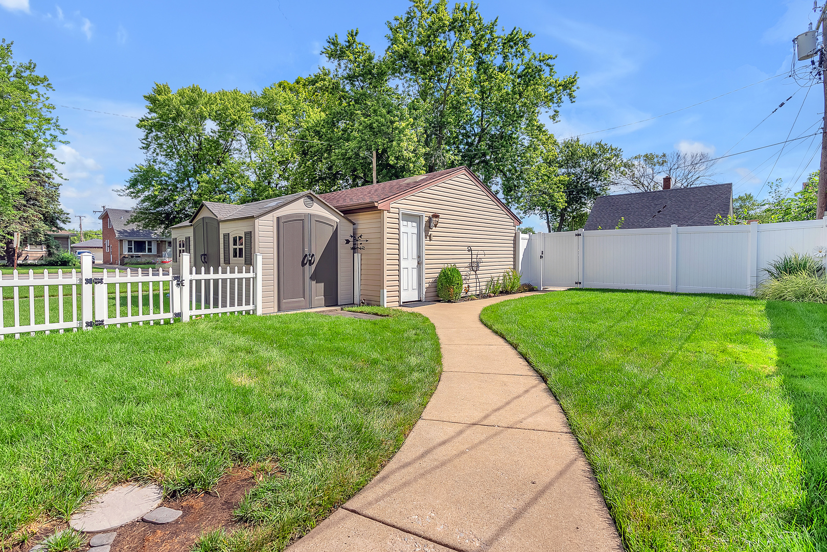 17803 Escanaba Avenue, Lansing, IL 60438