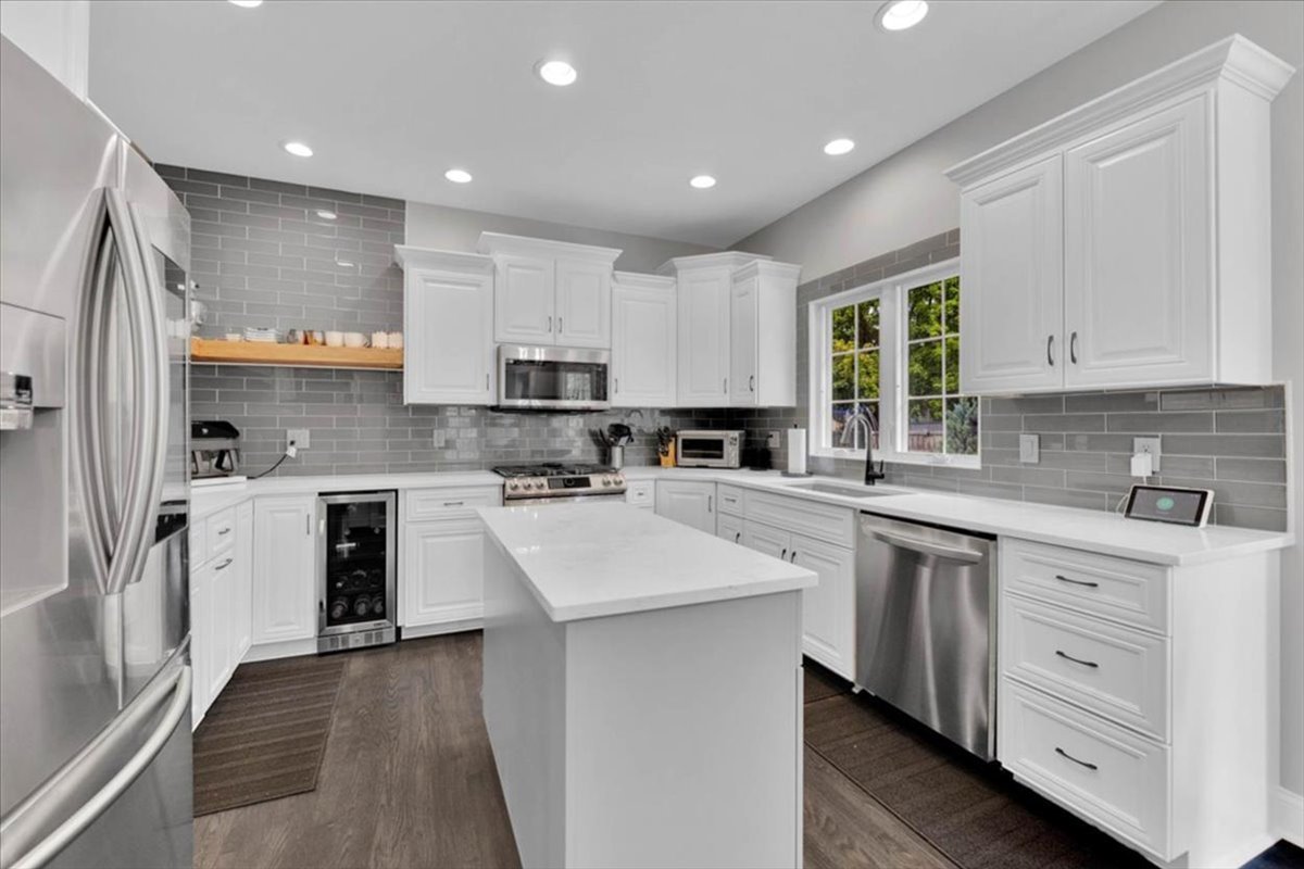 1306 Mcclurg Drive, Batavia, IL 60510