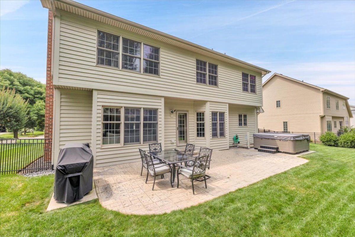 1306 Mcclurg Drive, Batavia, IL 60510
