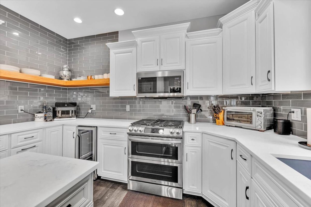 1306 Mcclurg Drive, Batavia, IL 60510