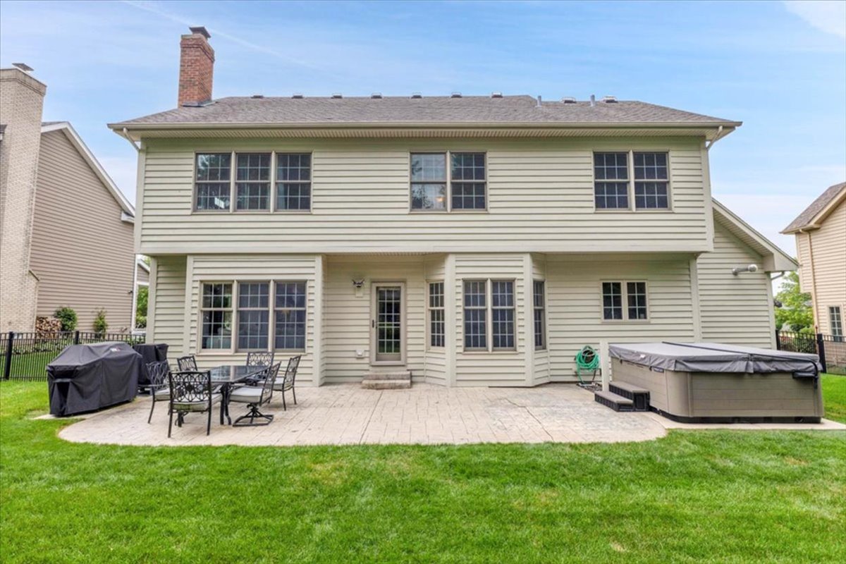 1306 Mcclurg Drive, Batavia, IL 60510