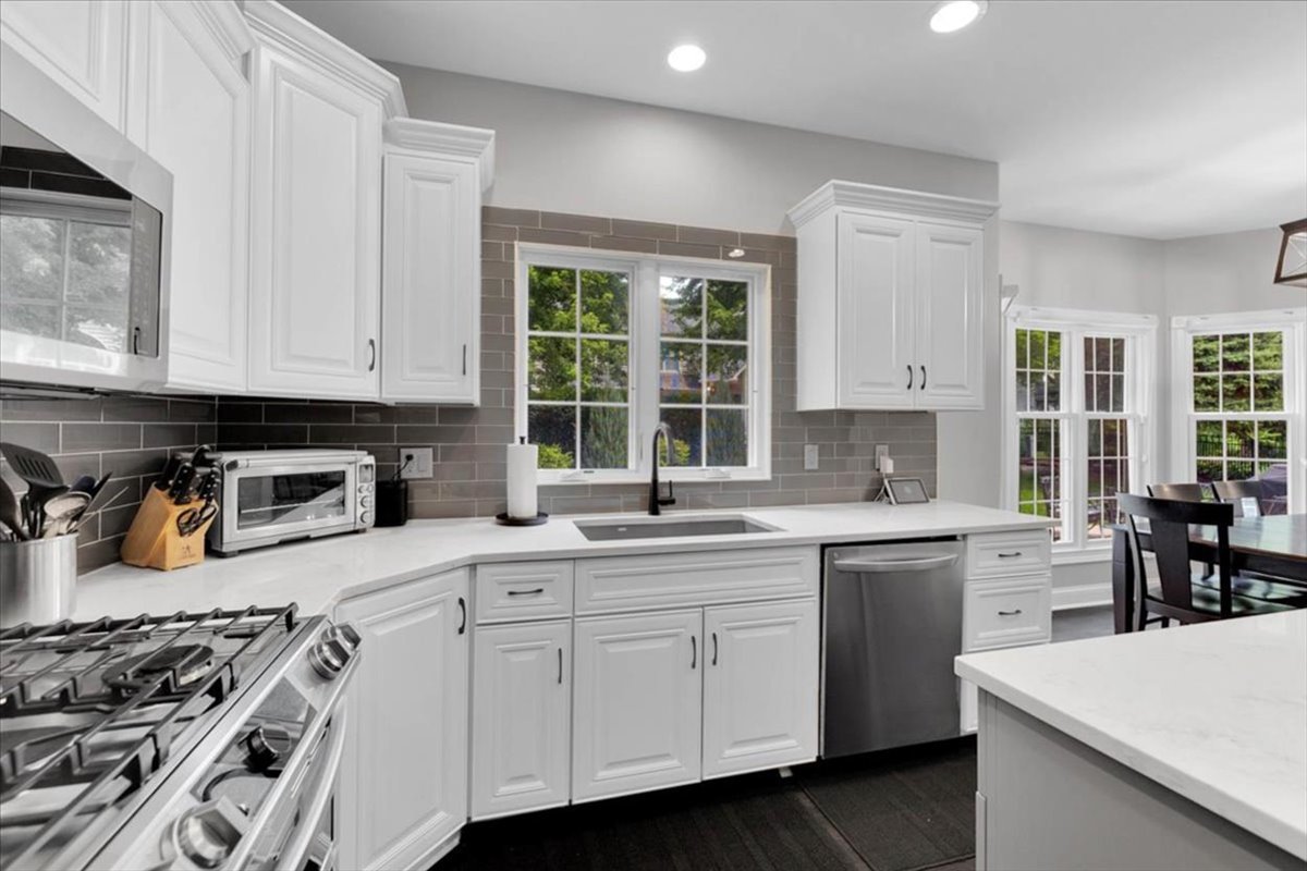 1306 Mcclurg Drive, Batavia, IL 60510