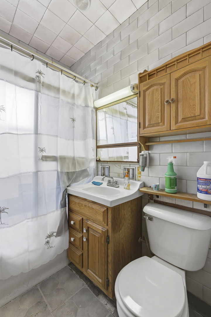 2924 N Merrimac Avenue, Chicago, IL 60634