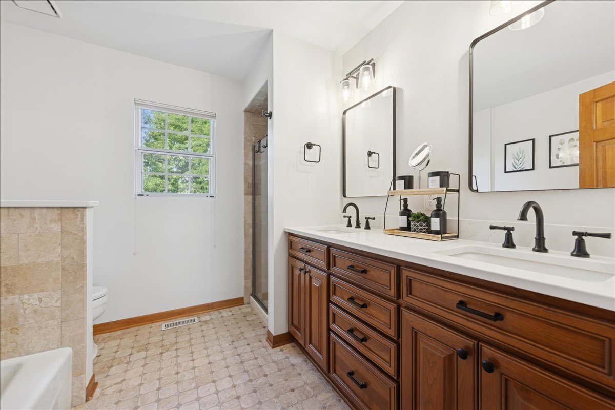 1306 Clark Street, North Aurora, IL 60542