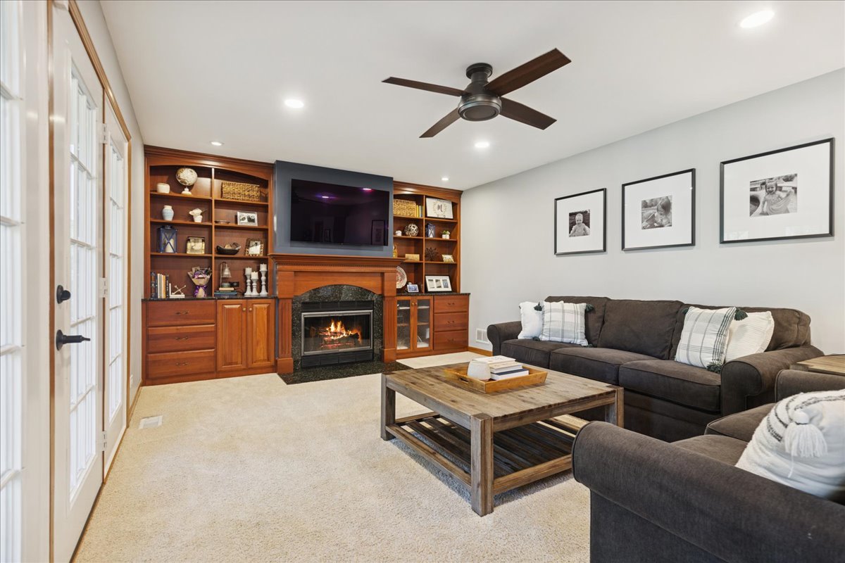 1306 Clark Street, North Aurora, IL 60542